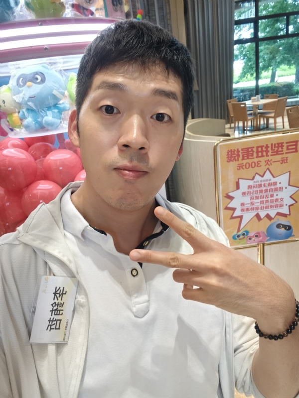銪哲的第一张照片--台中王婆说媒